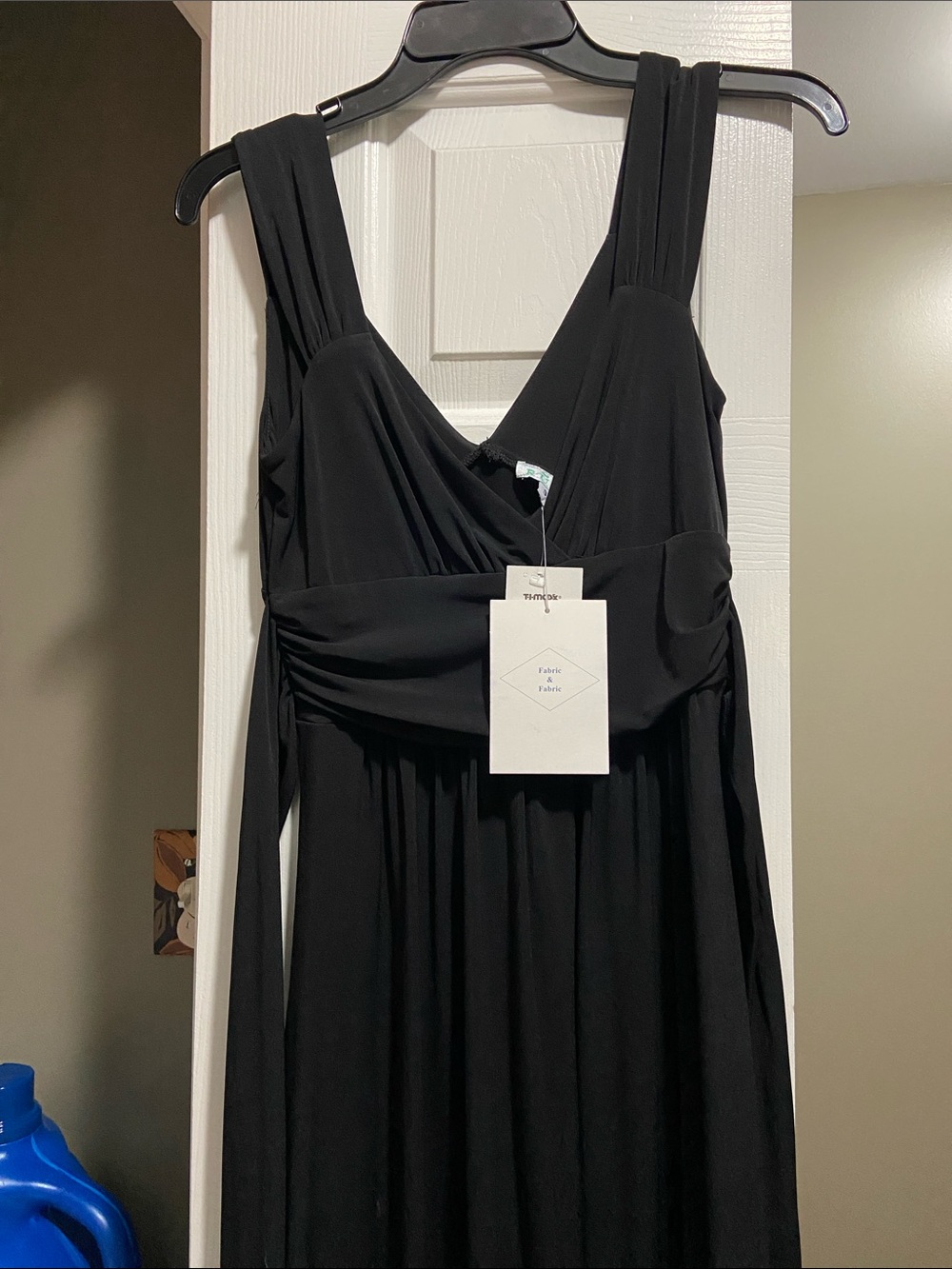 FREE W/ purchase 💕 Sleeveless Black Midi Dress with V-Neck and Draped Waist